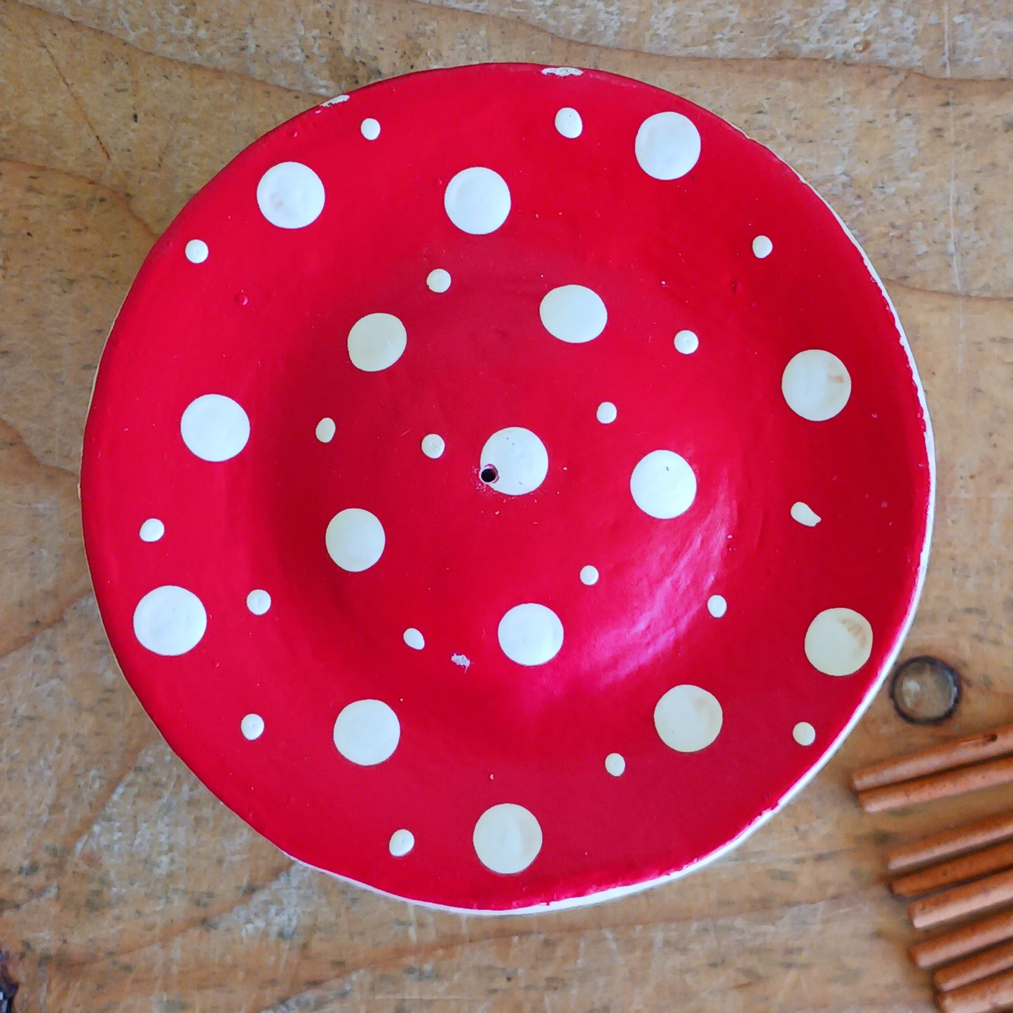 Bring woodland charm to your space with these hand-painted wooden mushroom incense holders. Each piece features a white stalk and a vibrant, spotty cap in your choice of blue, green or red. Designed with a central incense stick holder, these mushrooms are perfect for adding a whimsical, on-trend touch to your décor.