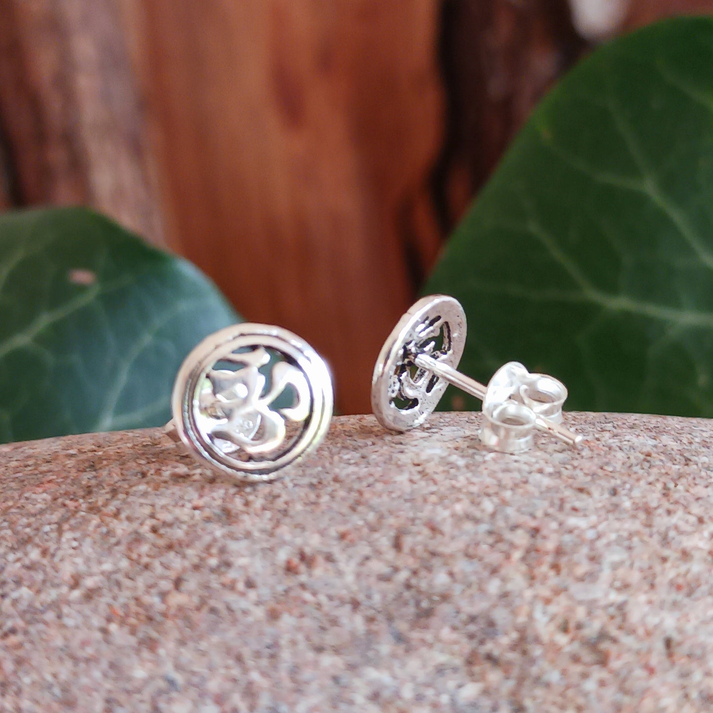 These small Om earrings are 925 silver and feature an Om symbol enclosed in a circle. Measuring 6mm x 6mm, these lovely little earrings come gifted in a recycled sari gift pouch.