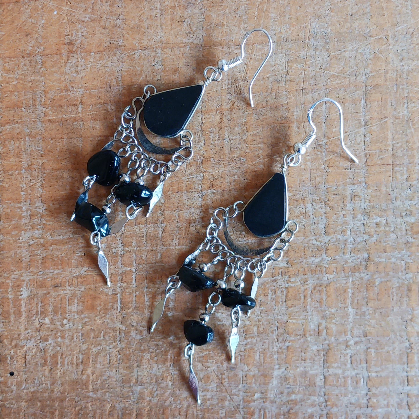 Add a touch of bohemian beauty to your look with these handmade Peruvian stone earrings. Featuring black stones and finished with silver-plated hooks, each pair is carefully crafted in small workshops in Peru.