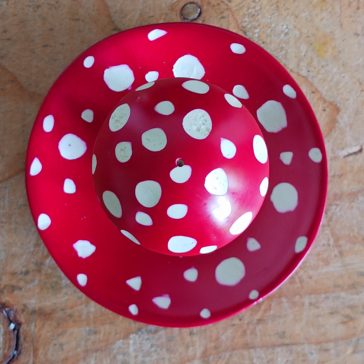 This mushroom incense holder puts the fun-gi back into burning incense! It is multi-use and can hold either incense sticks in the mushroom head or incense cones on the dish area.