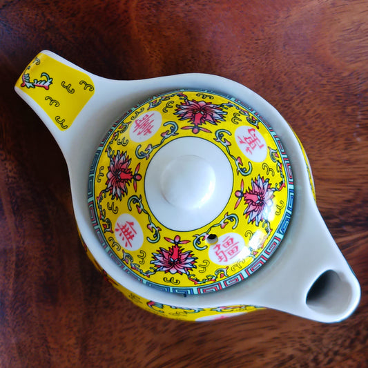 Add timeless elegance to any tea ritual with this Small Herbal Teapot featuring a Long Life Oriental Design. Inspired by traditional Eastern aesthetics, this beautifully crafted teapot blends cultural symbolism with everyday functionality, making it an exceptional gift or retail offering.