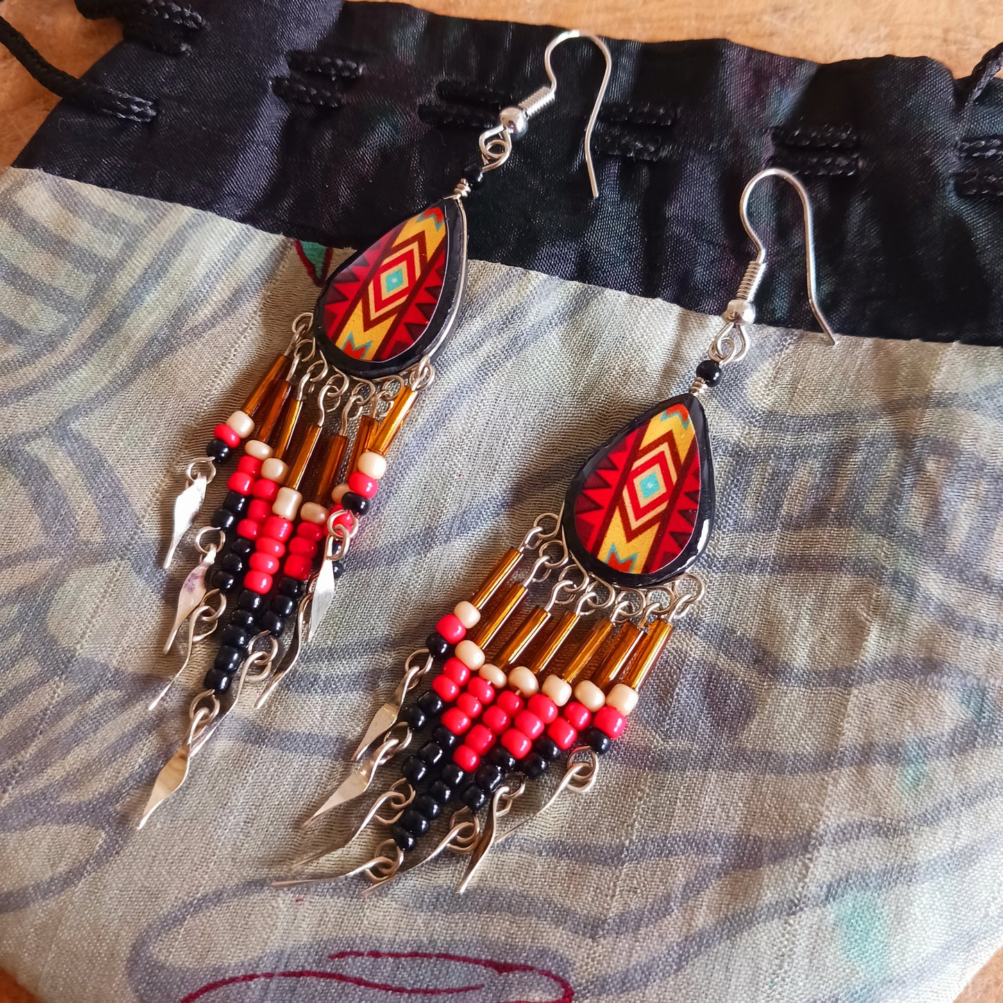 Add a touch of artisan elegance to your jewellery collection with these stunning handmade Peruvian Incan teardrop earrings. Carefully crafted in small family-run workshops in Peru, these eye-catching earrings feature traditional Incan-inspired patterns on the front with a contrasting black reverse for a striking finish.