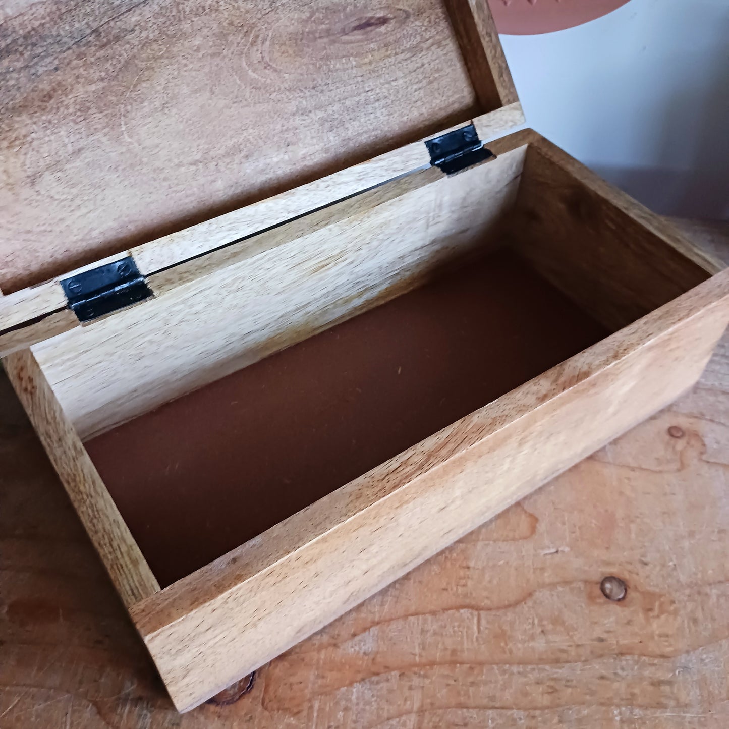 Elevate your home décor with the Zaha Large Decorative Box, a beautifully handcrafted storage piece made from sustainable mango wood. Expertly handmade and artistically hand-painted, this stunning box features intricate floral detailing on the lid and is finished with an elegant gold-coloured knob for a refined touch.