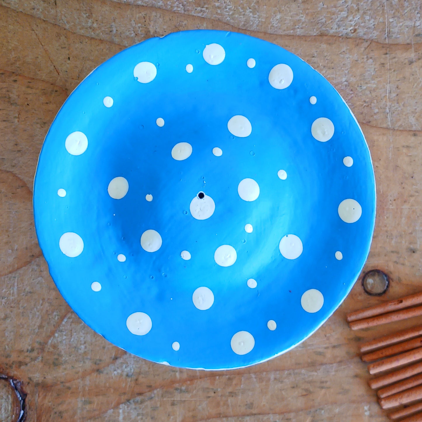 Bring woodland charm to your space with these hand-painted wooden mushroom incense holders. Each piece features a white stalk and a vibrant, spotty cap in your choice of blue, green or red. Designed with a central incense stick holder, these mushrooms are perfect for adding a whimsical, on-trend touch to your décor.