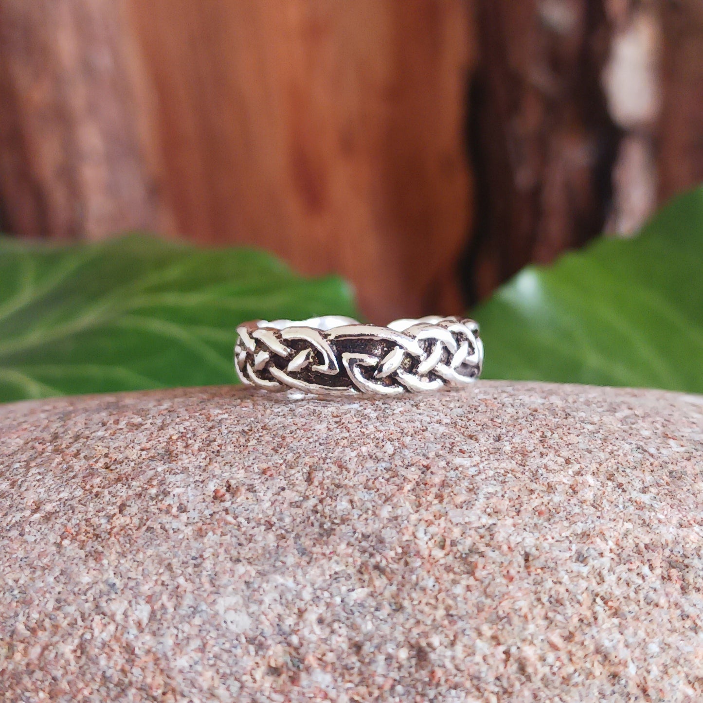 Featuring a woven Celtic pattern with subtle darkening which gives the design depth and presence. This toe ring is adjustable, and comes gifted in a recycled sari ring pouch, ready to give, or keep for yourself.