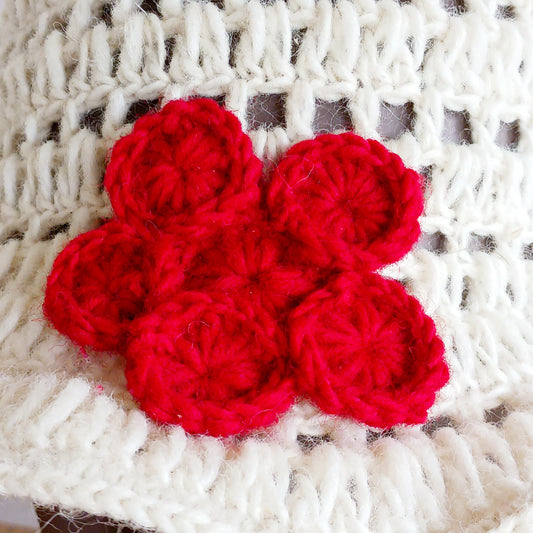 Stay warm without compromising on style with this beautifully crafted White Wool Flower Hat. Designed for modern women who love effortless elegance, this lightweight winter hat blends cozy comfort with delicate floral charm.