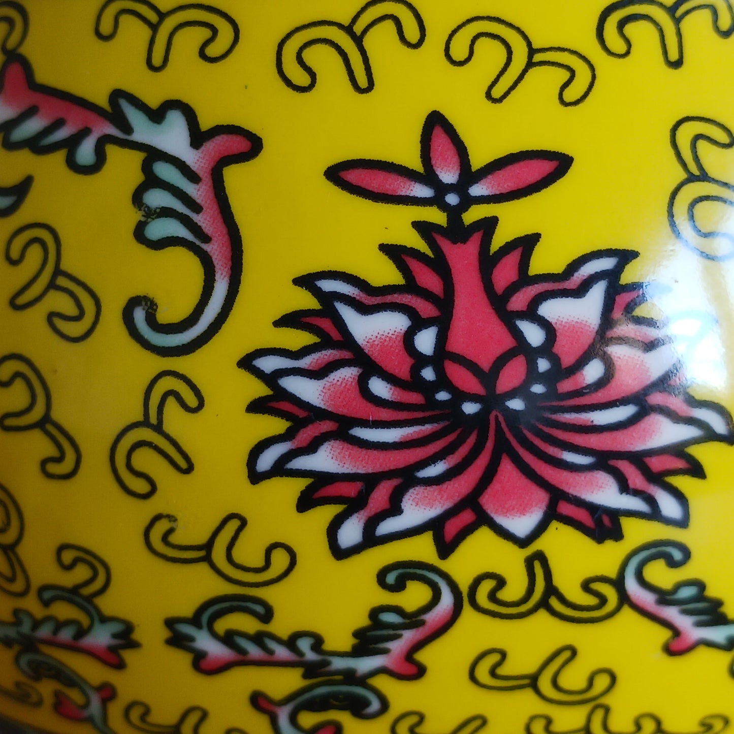 Add timeless elegance to any tea ritual with this Small Herbal Teapot featuring a Long Life Oriental Design. Inspired by traditional Eastern aesthetics, this beautifully crafted teapot blends cultural symbolism with everyday functionality, making it an exceptional gift or retail offering.