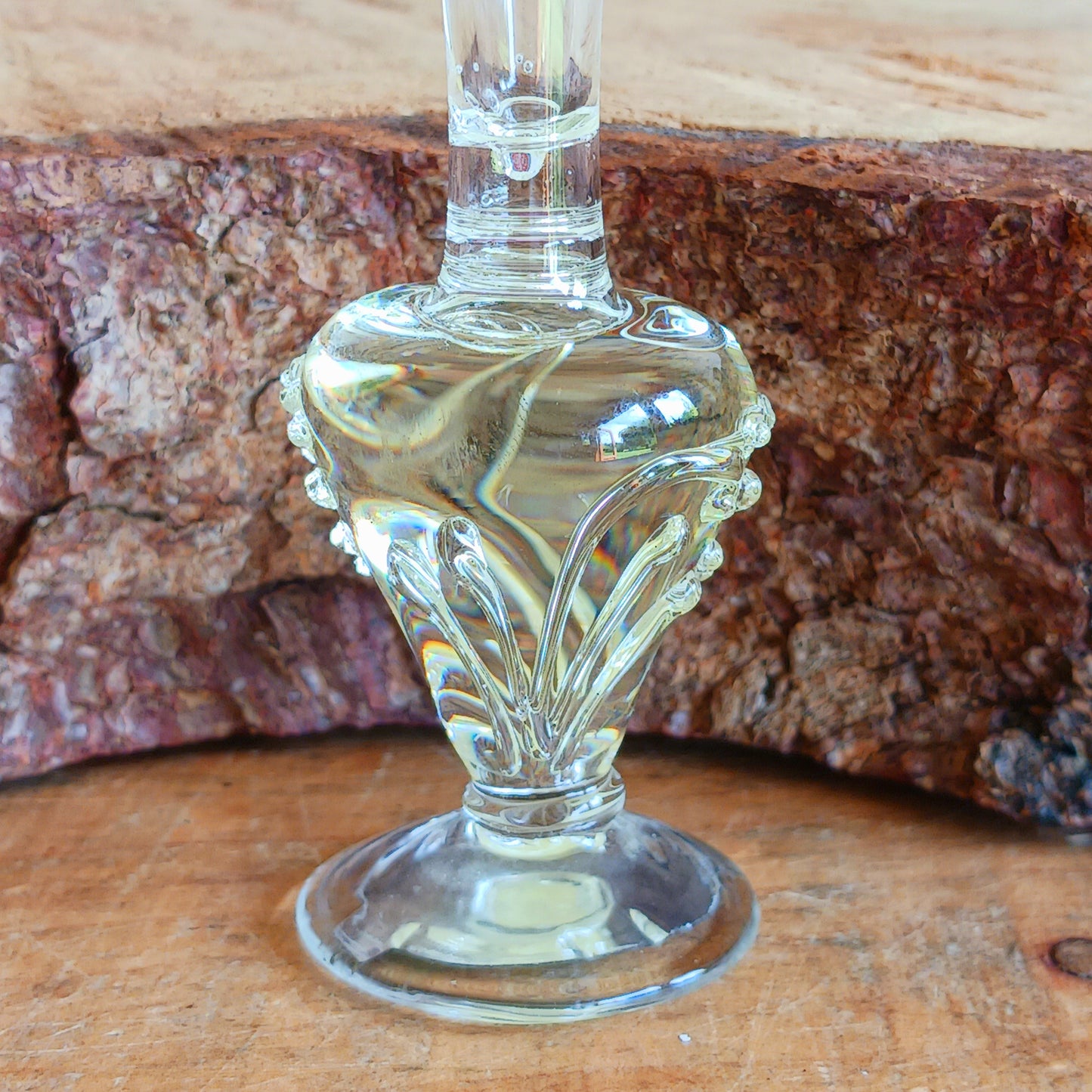Experience the timeless art of Ayurvedic perfumery with Song of India Buddha Delight Oil Perfume. Crafted with purity, natural ingredients, and traditional Indian fragrance expertise, this luxurious oil perfume offers a calming and uplifting scent designed to inspire balance, mindfulness, and well-being.