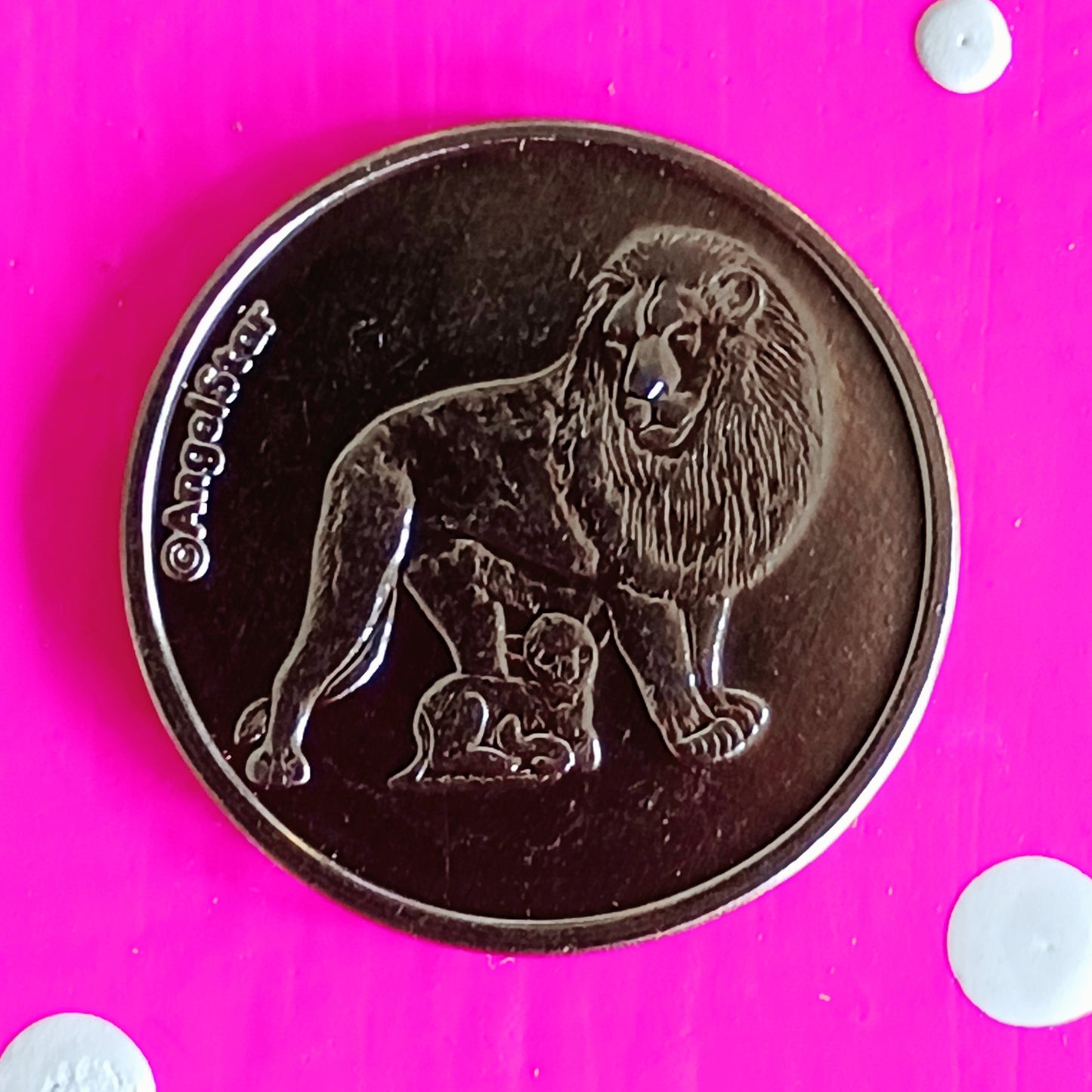 This lovely coin features an Angel of Courage on the front, and a lion and lamb on the back. Ideal to give as a gift to someone who needs the guidance of the Angel of Courage, or keep for yourself to help you in difficult situations.