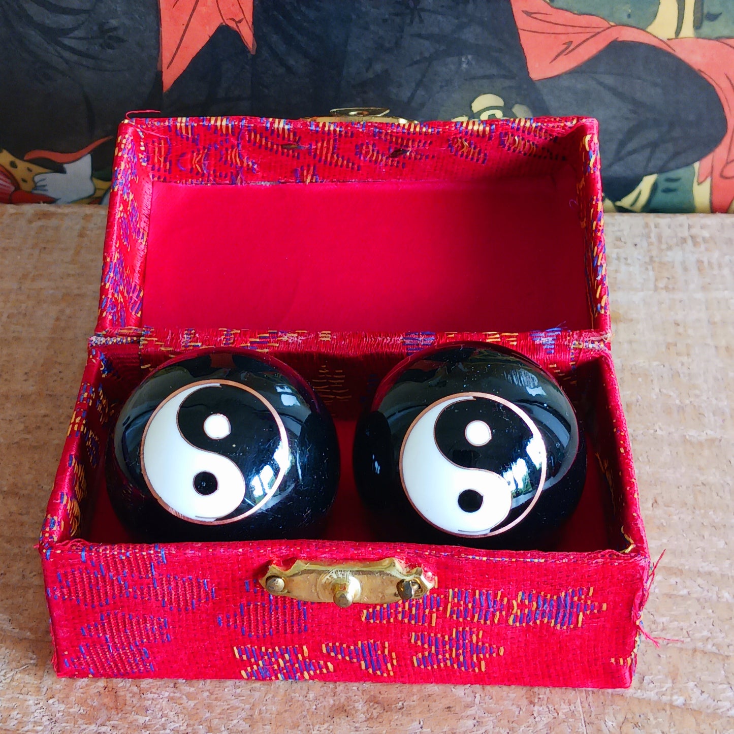 Discover the ancient art of hand therapy with our Chinese Health Balls. Used for centuries in traditional Chinese medicine, these therapeutic balls are designed to enhance flexibility, boost blood circulation, and stimulate energy flow in your hands and fingers.