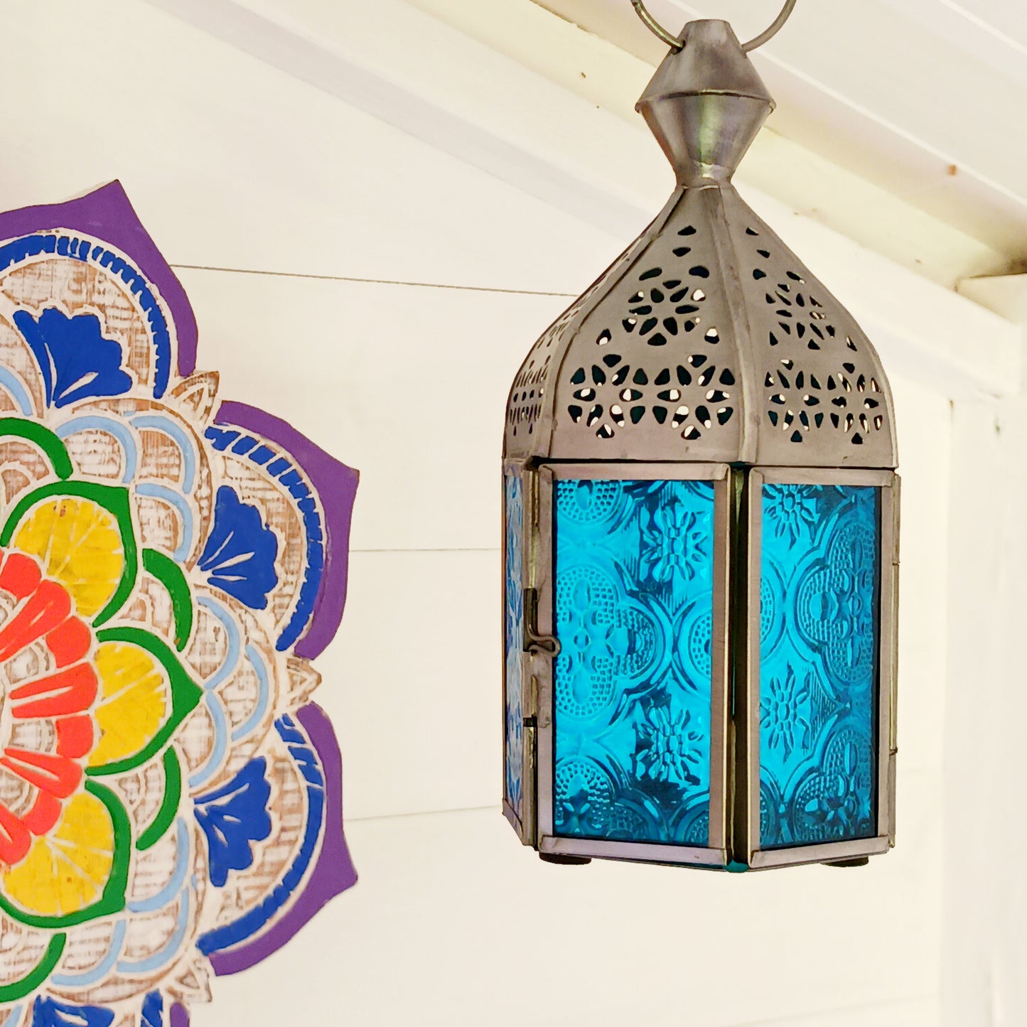 These small Moroccan style glass lanterns come in wonderful colours, featuring an intricate embossed pattern. They have a small hinged door that closes with a sliding catch. The small handle on the top is great for hanging the lanterns around your home. Perfect for adding a touch of warmth to your space.