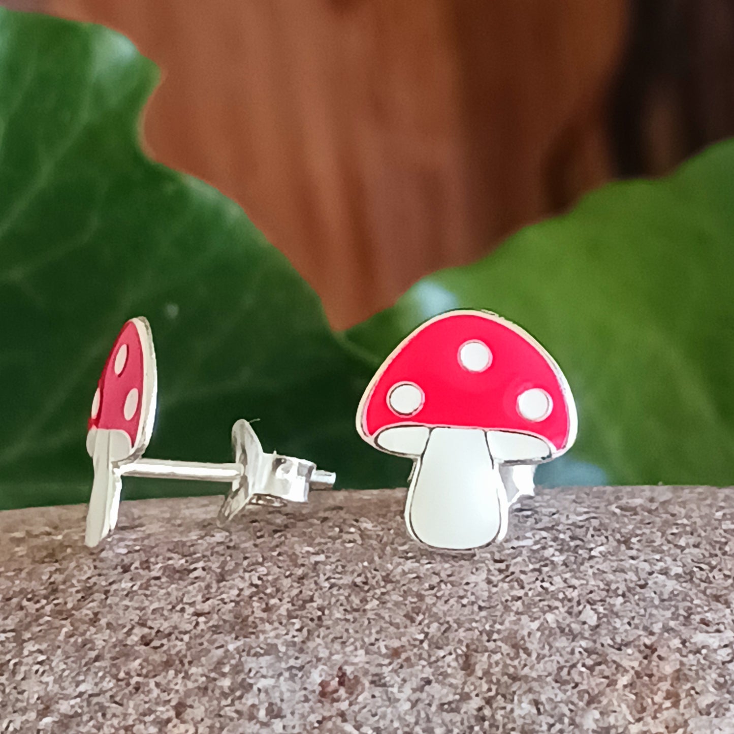 These colourful Mushroom 925 Sterling Silver Ear Studs are the perfect accessory for any outfit. Crafted from 925 sterling silver, they feature a stylish 9mm x 10mm mushroom design and come presented in a beautiful recycled sari gift pouch.