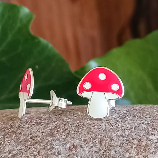 These colourful Mushroom 925 Sterling Silver Ear Studs are the perfect accessory for any outfit. Crafted from 925 sterling silver, they feature a stylish 9mm x 10mm mushroom design and come presented in a beautiful recycled sari gift pouch.