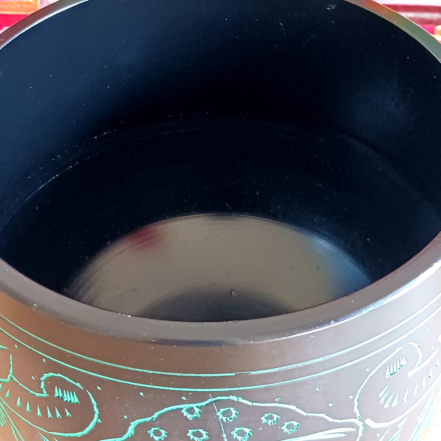 Bring a mystical and nature-inspired touch to your spiritual space with this beautifully crafted Black Aluminium Mushroom Singing Bowl. Handmade in India, this unique cauldron-style singing bowl features a striking black finish decorated with vivid green mushroom artwork, creating an eye-catching piece perfect for meditation rooms, altars, yoga studios, and bohemian interiors.