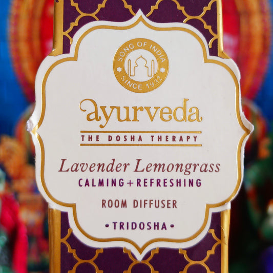 Made with natural essential oils, this Song of India Ayurvedic diffuser comes in a beautiful glass jar with a golden cap and gift box. Completely free of toxins, these Ayurveda scent sticks are the perfect small addition to every room. You will enjoy the way in which they brighten up the interior and make your house smell absolutely divine.