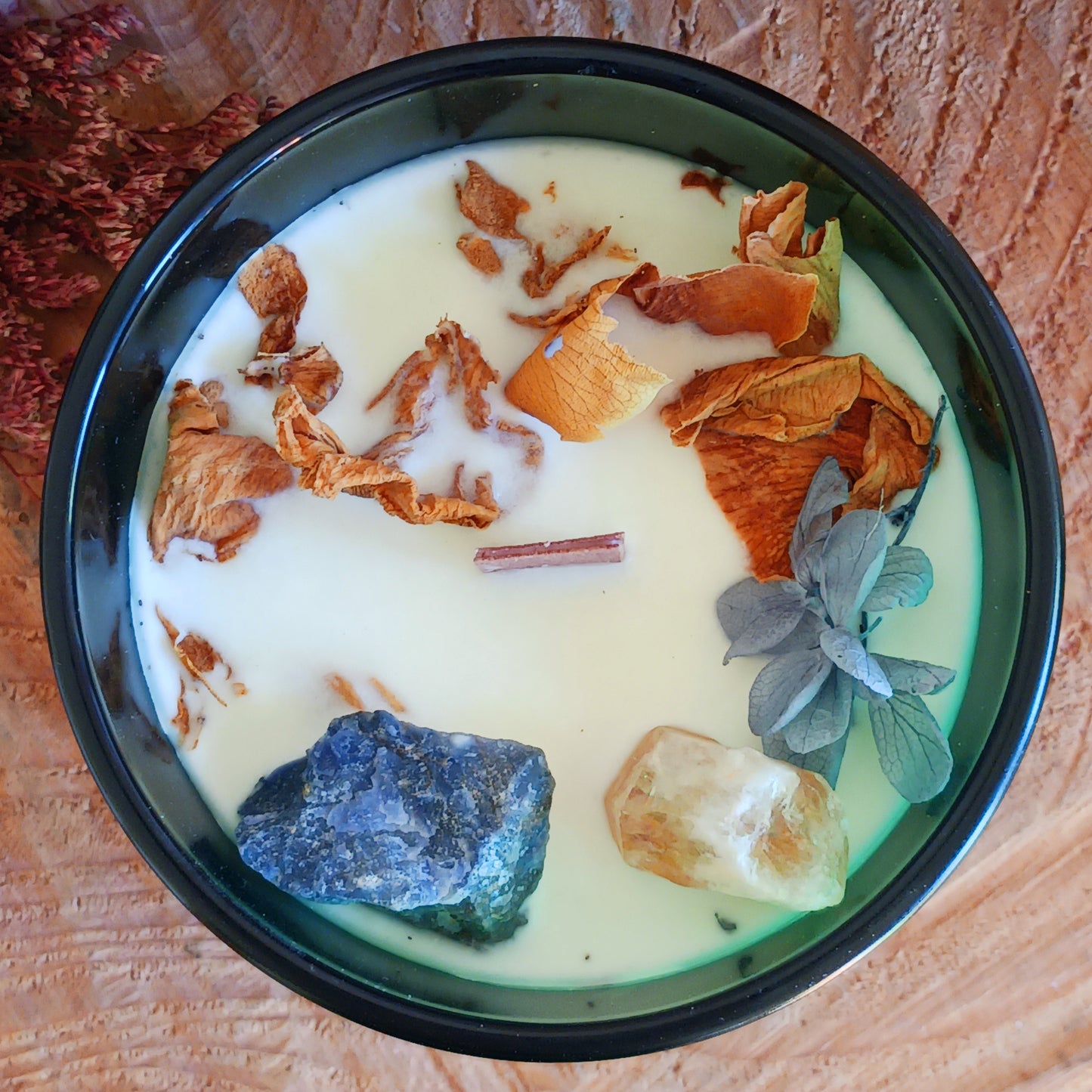 Step into the mystical world with Hop Hare Crystal Magic Flower Candle - The Sun, crafted with Citrine and Sodalite Gemstone with the addition of dry flowers.