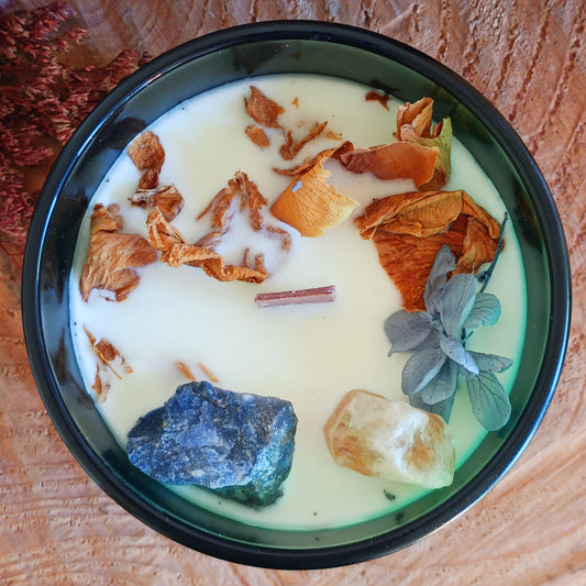 Step into the mystical world with Hop Hare Crystal Magic Flower Candle - The Sun, crafted with Citrine and Sodalite Gemstone with the addition of dry flowers.