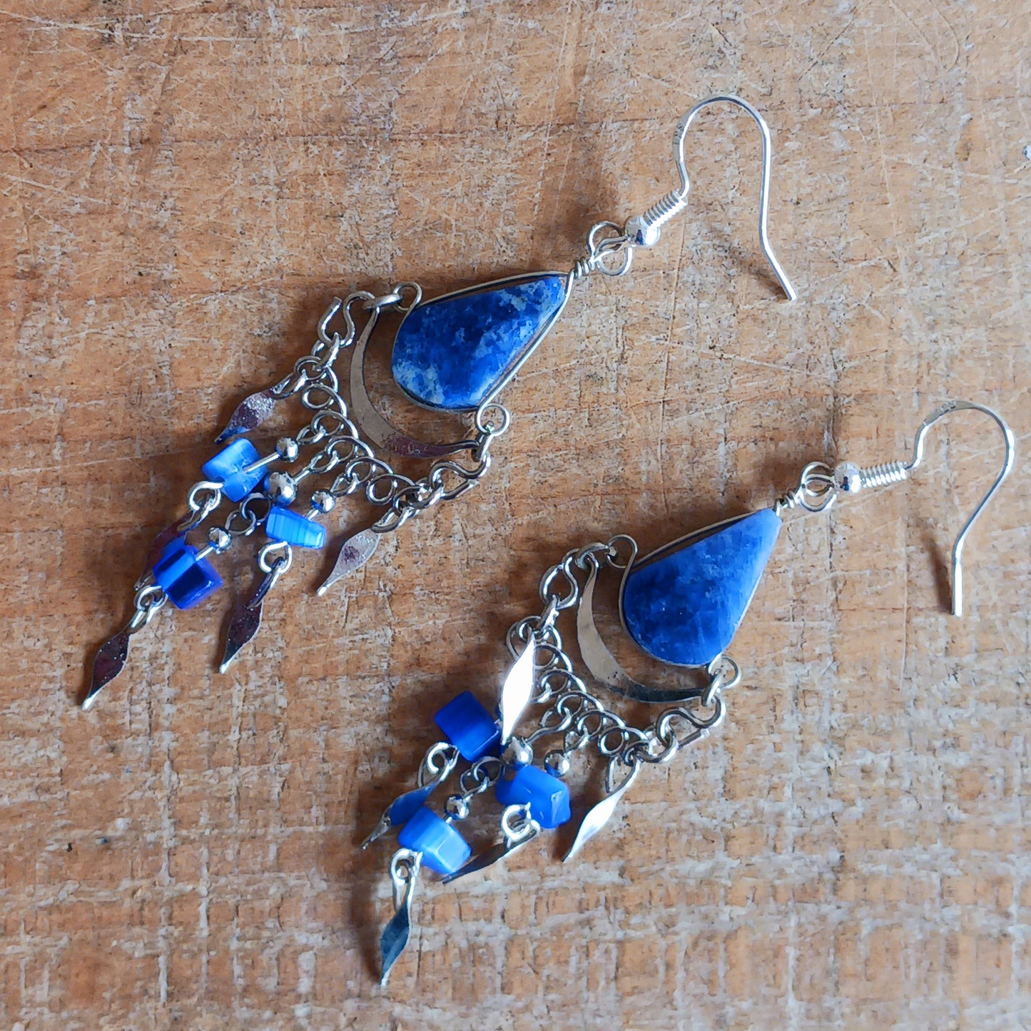 Add a touch of bohemian beauty to your look with these handmade Peruvian stone earrings. Featuring lapis lazuli stones and finished with silver-plated hooks, each pair is carefully crafted in small workshops in Peru.