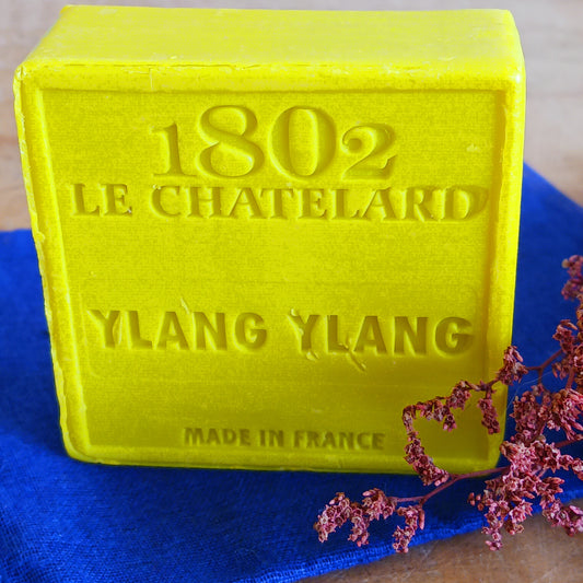 Indulge in the luxurious experience of our Natural Marseille Ylang Ylang Soap, crafted without palm oil and enriched with nature’s finest ingredients. Infused with the exotic and sunny scent of Ylang Ylang—highly prized in the perfume world—this soap is beautifully blended with white floral notes for a truly uplifting aroma.