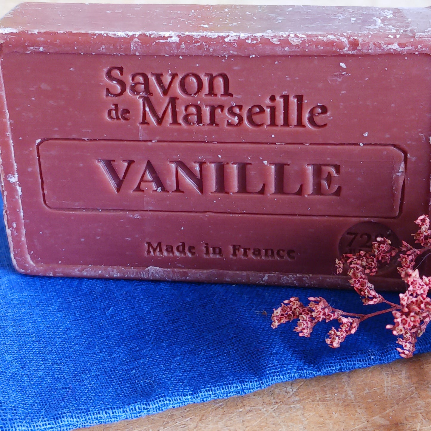 Indulge your skin with our Natural Marseille Vanilla Soap, handcrafted in the heart of Provence by artisans at Le Chatelard’s workshops in St Auban sur Ouvèze, France. Infused with pure vanilla essence, this luxurious soap combines the soothing power of coconut oil, the nourishing softness of olive oil, and the deep moisturizing benefits of sweet almond oil.