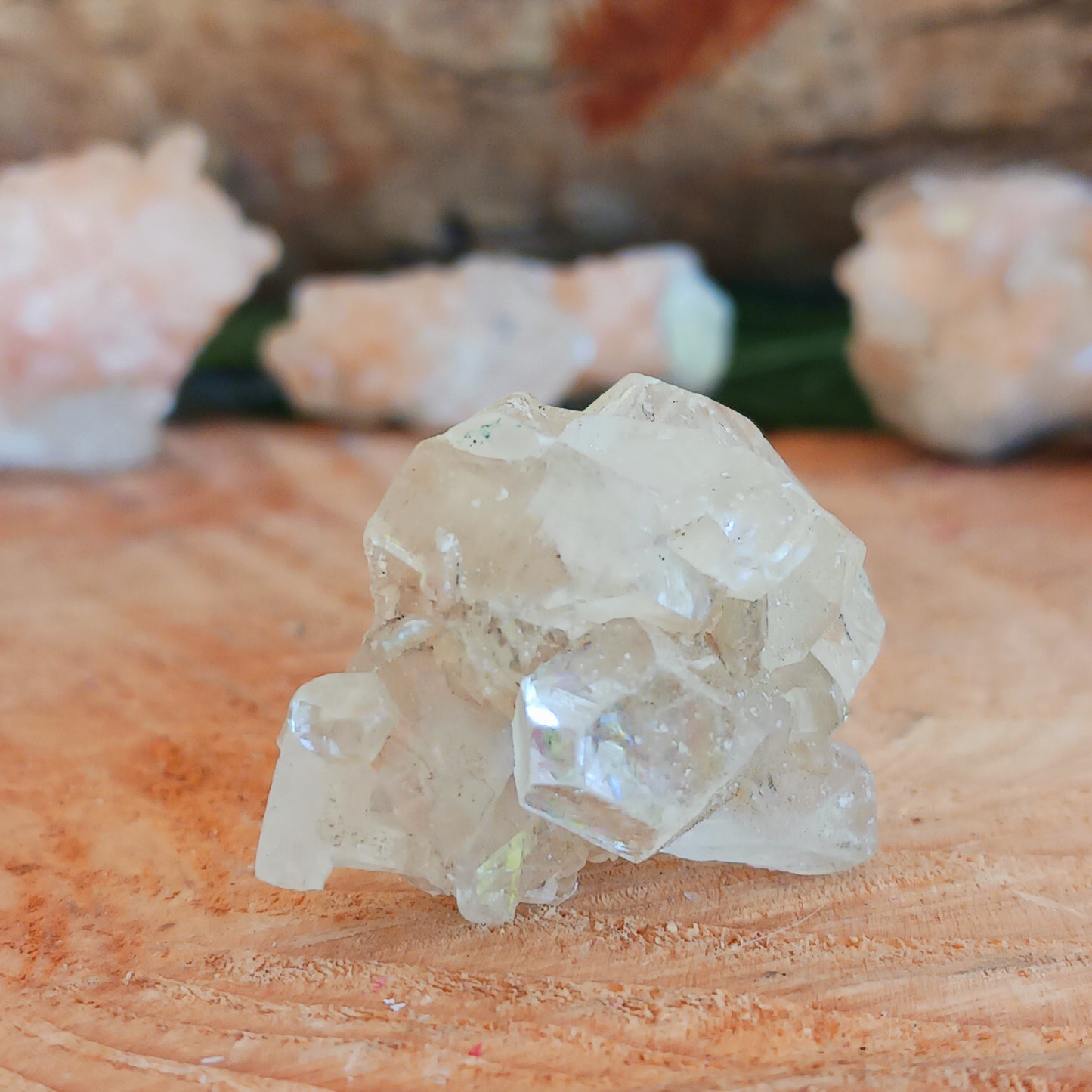 Stilbite can be used to treat loss of taste, Brain disorders, strengthen ligaments. Also used to fix pigmentations of skin, and to counteract poisoning by providing for enhanced toxin removal capabilities.