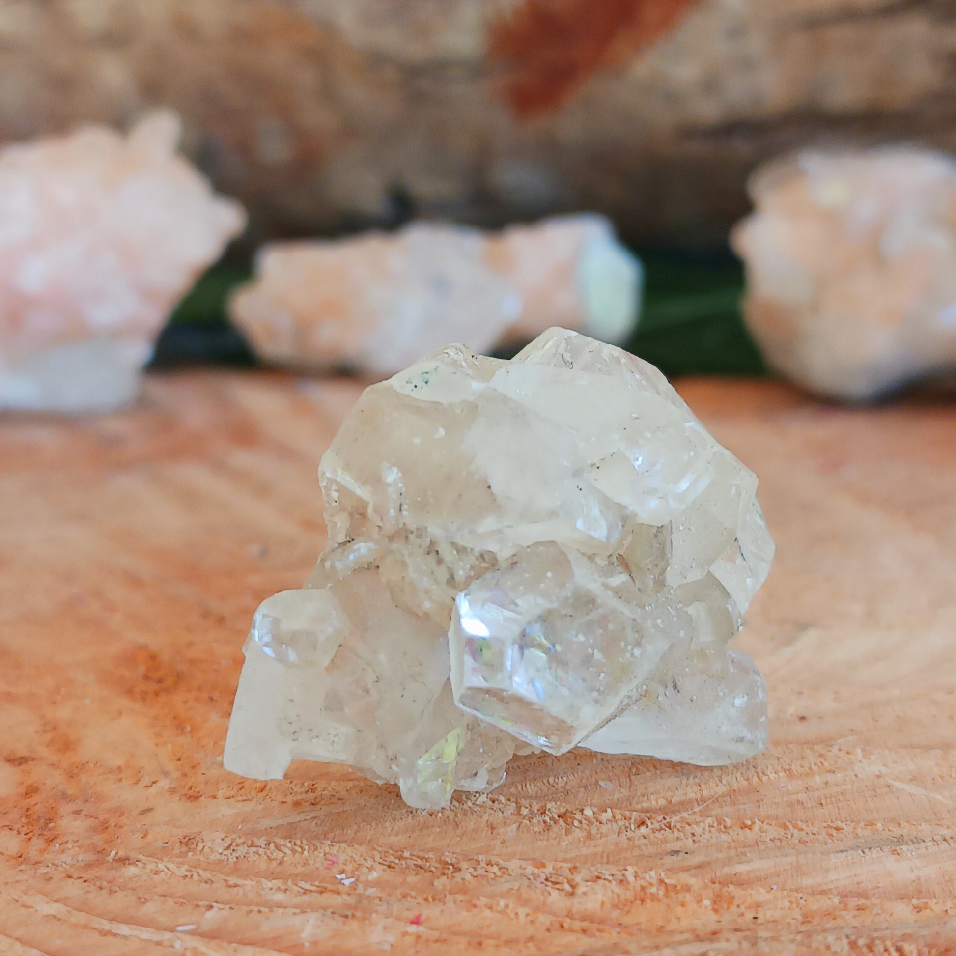 Stilbite can be used to treat loss of taste, Brain disorders, strengthen ligaments. Also used to fix pigmentations of skin, and to counteract poisoning by providing for enhanced toxin removal capabilities.