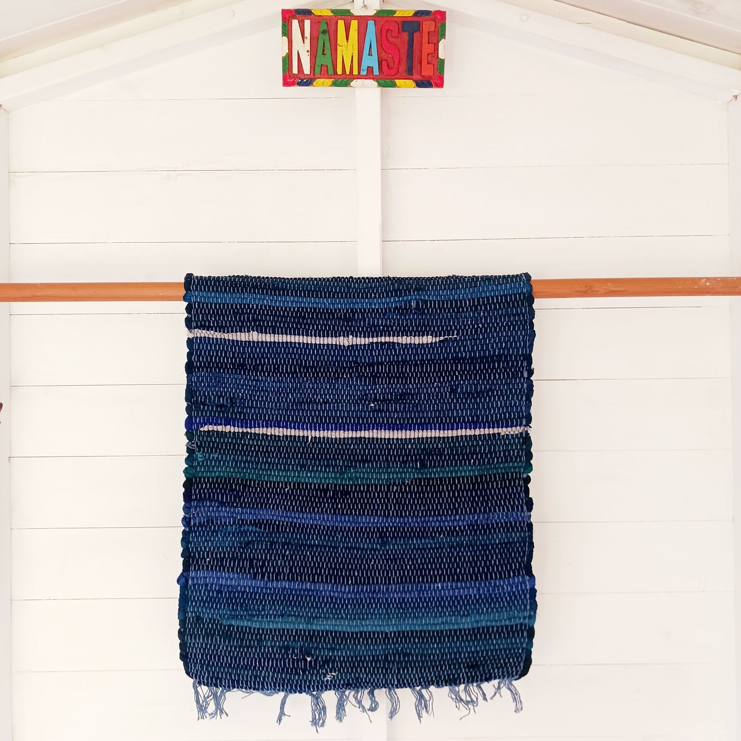 Enhance your living space with this premuim quality rag rug. Whether used in kitchens, bathrooms, or even as a decorative accent in bedrooms and living rooms, the charcoal greys impart an air of sophistication and modernity to any setting.
