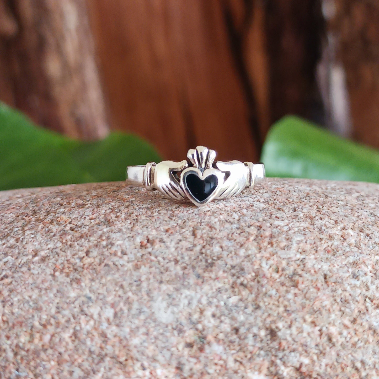 This beautifully made sterling silver toe ring is designed with Black Onyx gemstone. The Irish Claddagh ring, means Love, Loyalty and Friendship, and features a heart (love), crown (loyalty), and two hands (friendship).