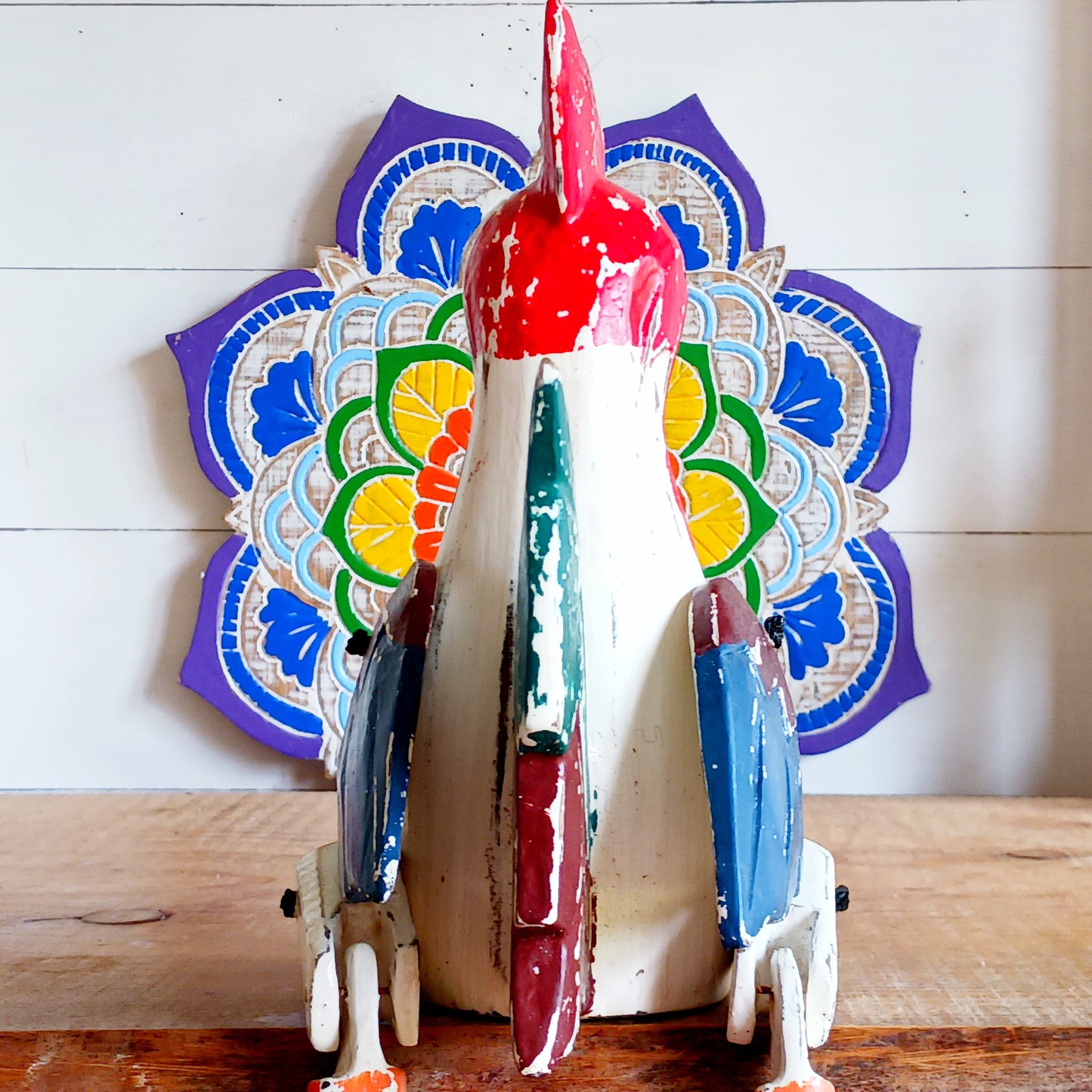 Transform any room into a cosy, farmhouse-inspired space with our Sitting Chicken Shelf Decor. This delightful piece features a bright, painted distressed finish that brings warmth and character to any setting.