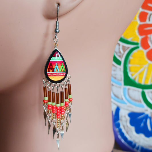 Add a touch of artisan elegance to your jewellery collection with these stunning handmade Peruvian Incan teardrop earrings. Carefully crafted in small family-run workshops in Peru, these eye-catching earrings feature traditional Incan-inspired patterns on the front with a contrasting black reverse for a striking finish.
