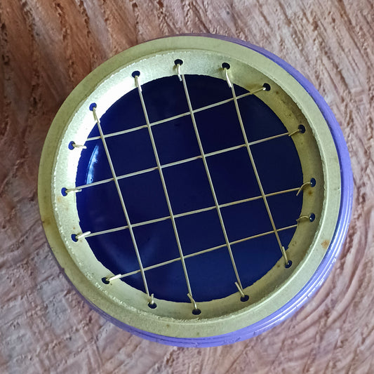 This dainty charcoal incense jar comes in a beautiful purple colour, with a slightly higher base, and is decorated with golden patterns. This incense jar can be used during rituals for purification or activation of the Crown chakra.