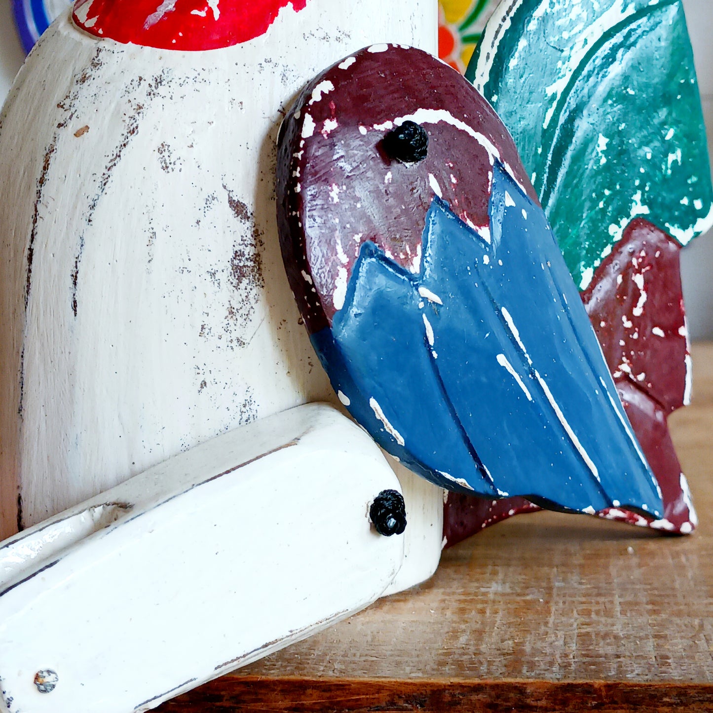 Transform any room into a cosy, farmhouse-inspired space with our Sitting Chicken Shelf Decor. This delightful piece features a bright, painted distressed finish that brings warmth and character to any setting.