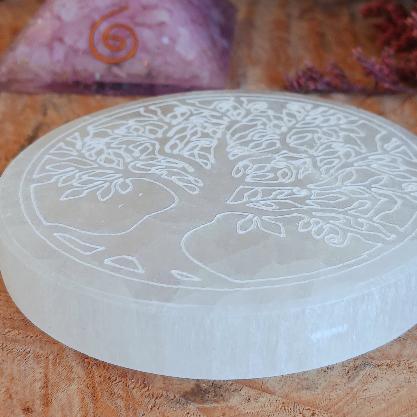 This crystal charging plate is a beautiful and functional accessory for any crystal lover. Measuring 8cm in diameter, this charging plate is made from natural selenite, which is known for its cleansing and charging properties.