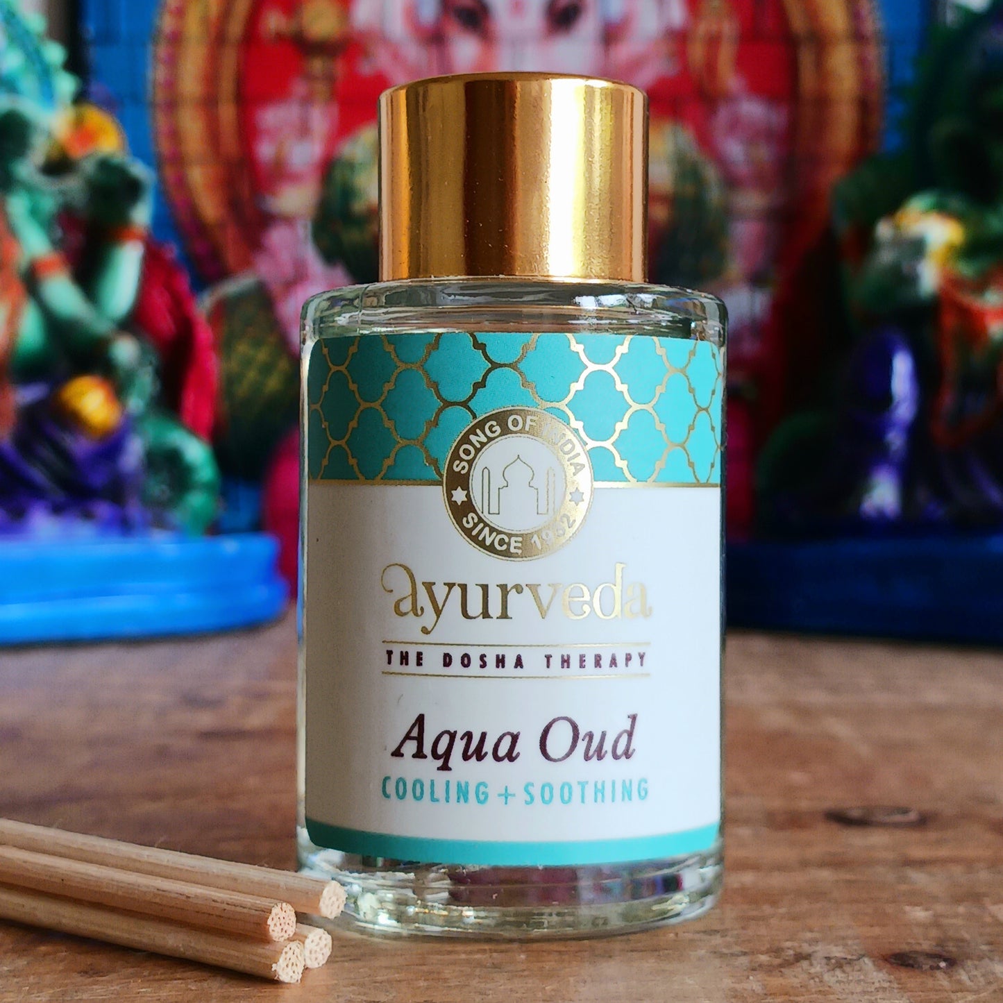 This Aqua Oud fragrance blends fresh, aquatic notes with the deeper, woody scent of oud. creating a balanced fragrance that is both refreshing and sophisticated.