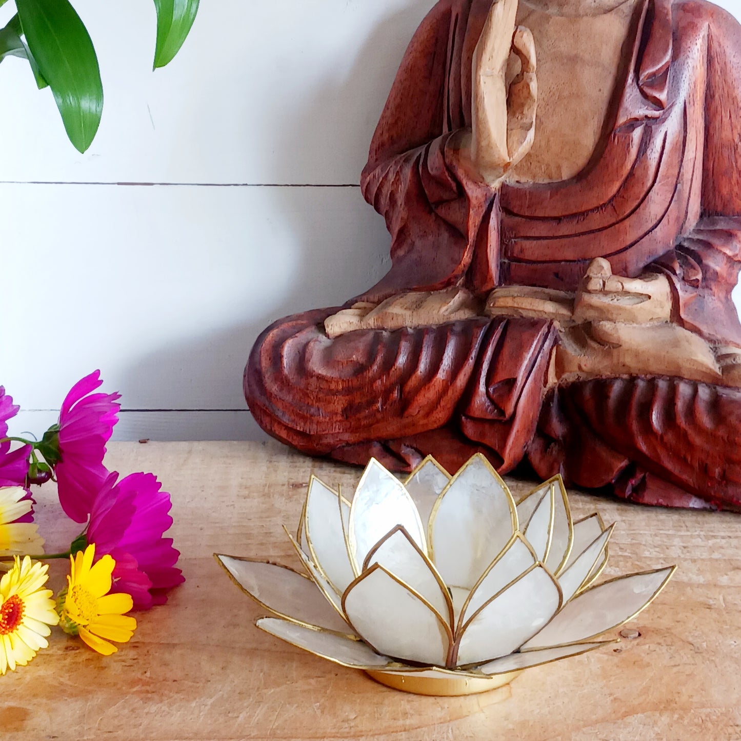 Elegant lotus candle holder made from Capiz shells. Fits 5.5cm candles. Fairtrade, handcrafted, perfect for peaceful indoor & outdoor ambiance.