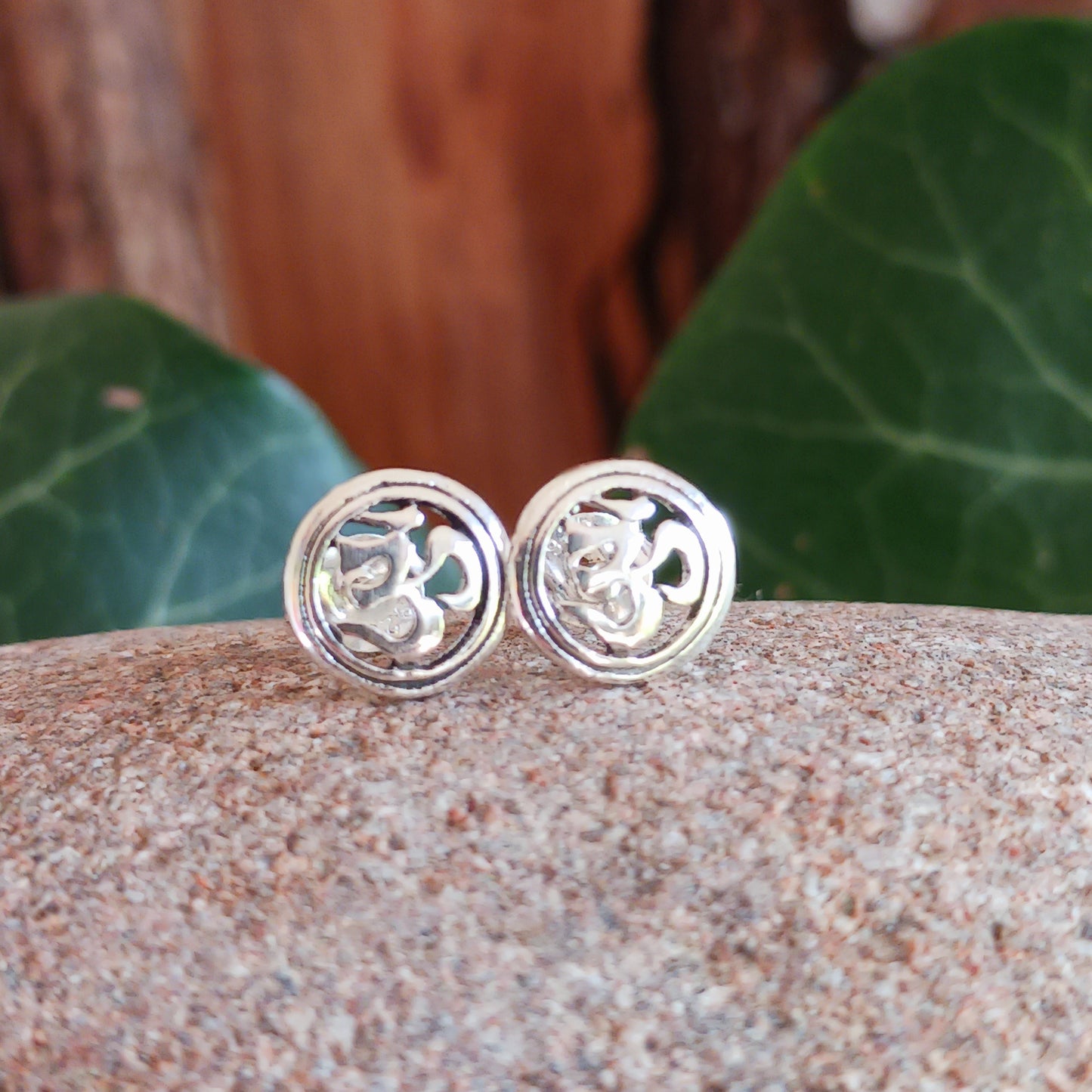 These small Om earrings are 925 silver and feature an Om symbol enclosed in a circle. Measuring 6mm x 6mm, these lovely little earrings come gifted in a recycled sari gift pouch.