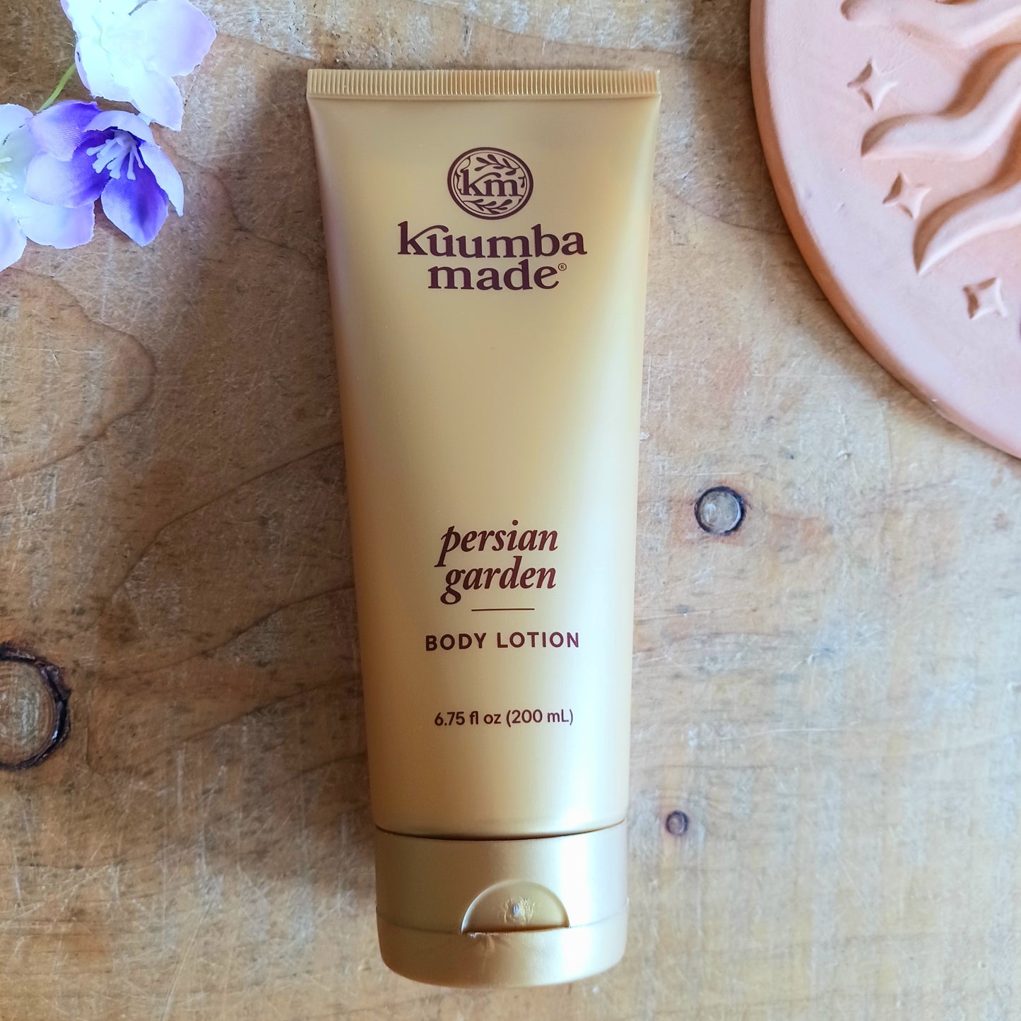 Indulge your skin with the clean, mellow fragrance of Kuumba Made Persian Garden Body Lotion, a beautifully nourishing moisturiser suitable for both men and women. Its gentle formula is designed to restore your skin’s moisture balance while leaving it feeling soft, smooth and supple.