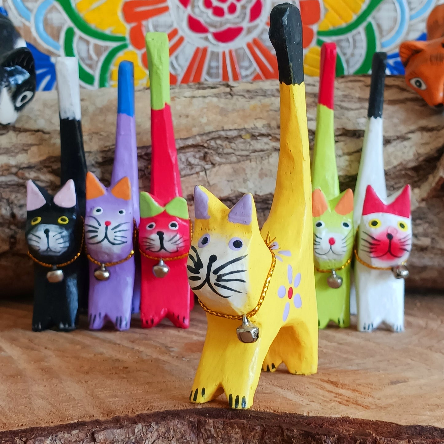 Display your rings in style with these cute and colourful little cats, the tail is perfect for stacking your rings. Keep a cute kitty in any room where you remove your rings. Adorable on a bath or kitchen counter, vanity or nightstand.