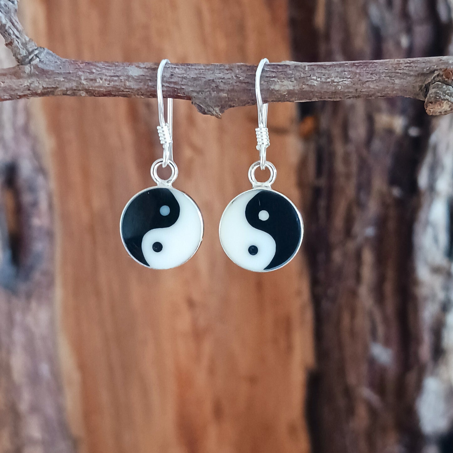 Find your perfect balance with these simple yet trendy Yin Yang dangle earrings. They are 925 sterling silver and measure 10mm x 10mm. These lovely earrings come gifted in a recycled sari gift pouch.