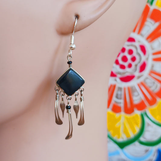 Add a touch of bohemian beauty to your look with these handmade Peruvian stone earrings. Featuring black stones and finished with silver-plated hooks, each pair is carefully crafted in small workshops in Peru.