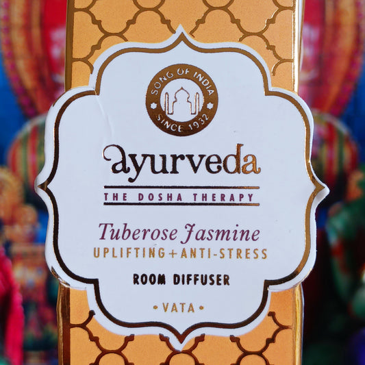 The distinctive floral scents of jasmine and tuberose are wonderfully combined to create a long lasting and uplifting fragrance.