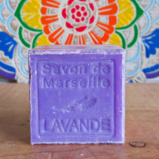 Indulge your senses with this Large Natural Marseille Soap Cube with Lavender Flowers, crafted by renowned French lavender experts Le Chatelard 1802. Traditionally made in Provence, this artisanal soap blends lavender oil and real lavender flowers for a gently bitter, aromatic fragrance and light exfoliation.