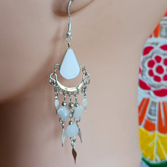 Add a touch of bohemian beauty to your look with these handmade Peruvian stone earrings. Featuring white stones and finished with silver-plated hooks, each pair is carefully crafted in small workshops in Peru.