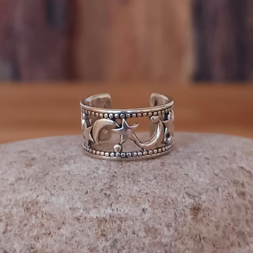 This beautiful Moon and Star Ear Cuff is designed to be worn, cuffed around the ear. A stunning night sky meets a twinkling star with moon on this silver vintage Ear Cuff.