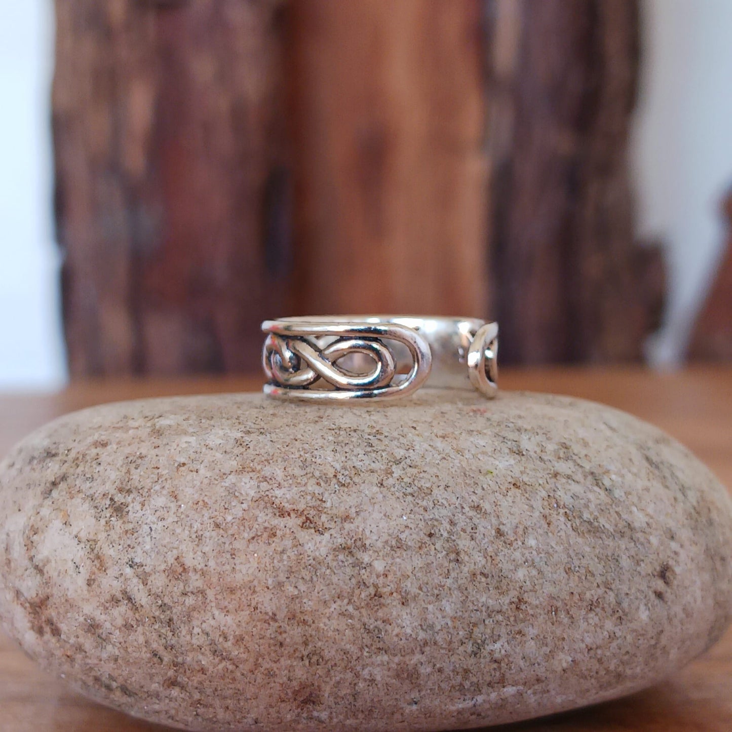 Solid 925 Sterling silver chain Toe Ring, add a little bit of silver to your toes with our solid 925 stamped solid silver toe ring, beautifully presented in a little fabric drawstring pouch made from off cuts from sari materials that would have otherwise been discarded.