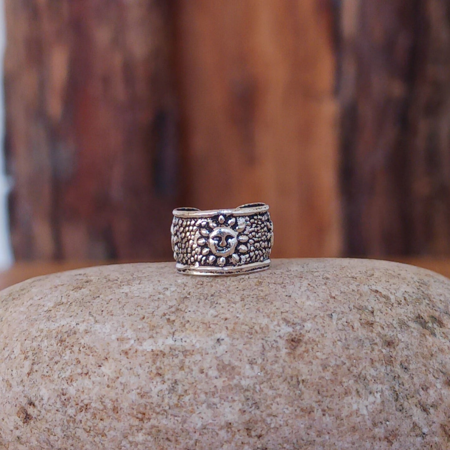 Beautiful and dainty Sun silver ear cuff. No piercing is needed to wear, it can be easily adjusted to hug your ear cartilage. Perfect for anyone who doesn't have pierced ears or if you just want to add to your boho look.