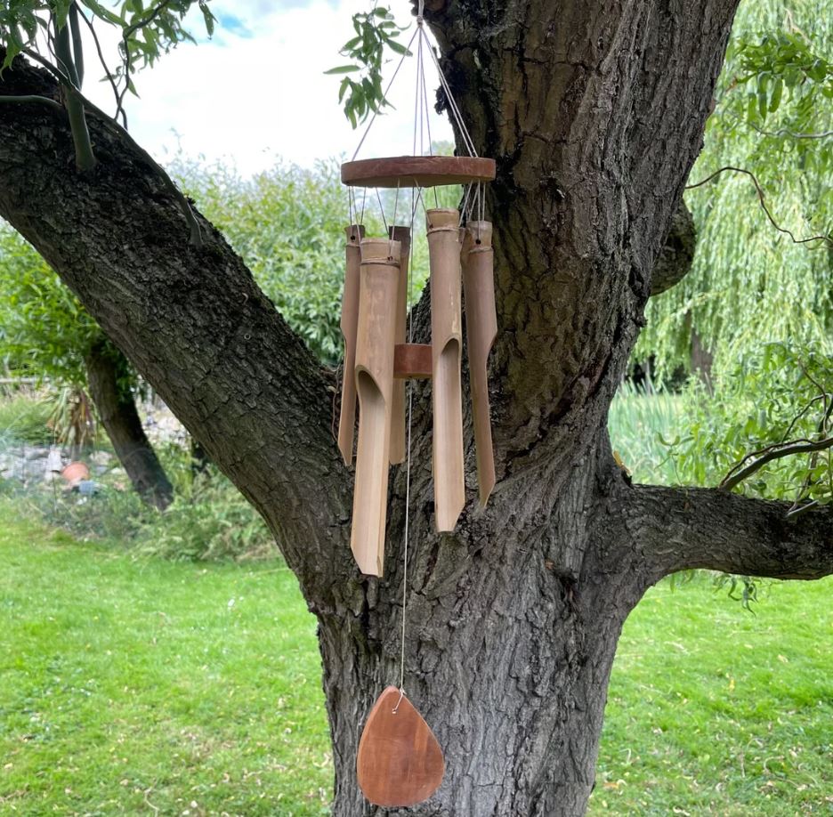 This lovely natural bamboo windchime makes a wonderful decorative item for your garden. The six cut bamboo chimes make a lovely soft sound when the wind blows.