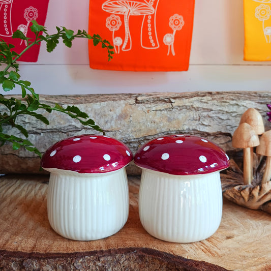 Make every meal feel like an enchanted feast with these cute and quirky mushroom shaped salt and pepper shakers.  A perfect gift for lovers of all things fungi, or for anyone who wants to fill their home with extraordinary and unique pieces.