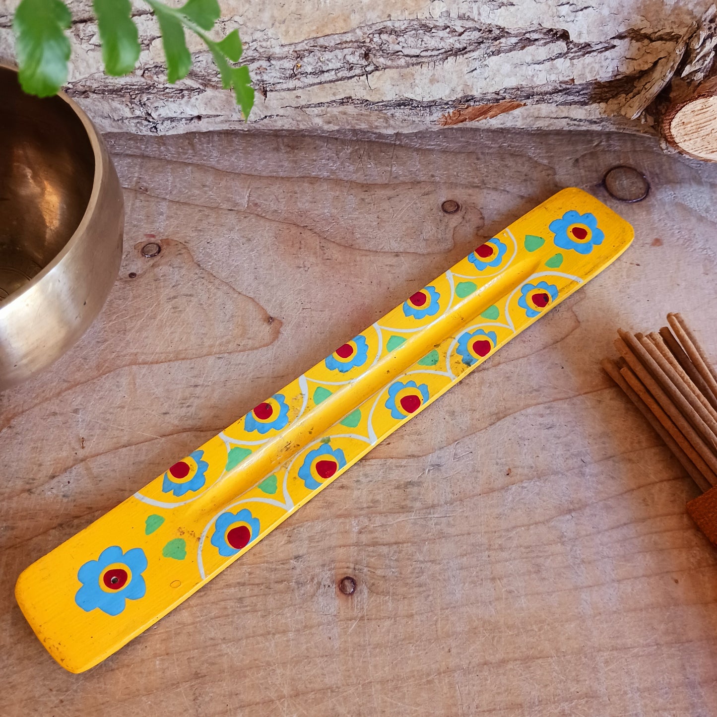 A classic shaped incense holder handmade from sustainable mango wood and hand painted in colourful Indian Truck Art designs. It has a single end incense stick holder at one end. A lovely ornamental piece of Indian décor and a nice gift item.