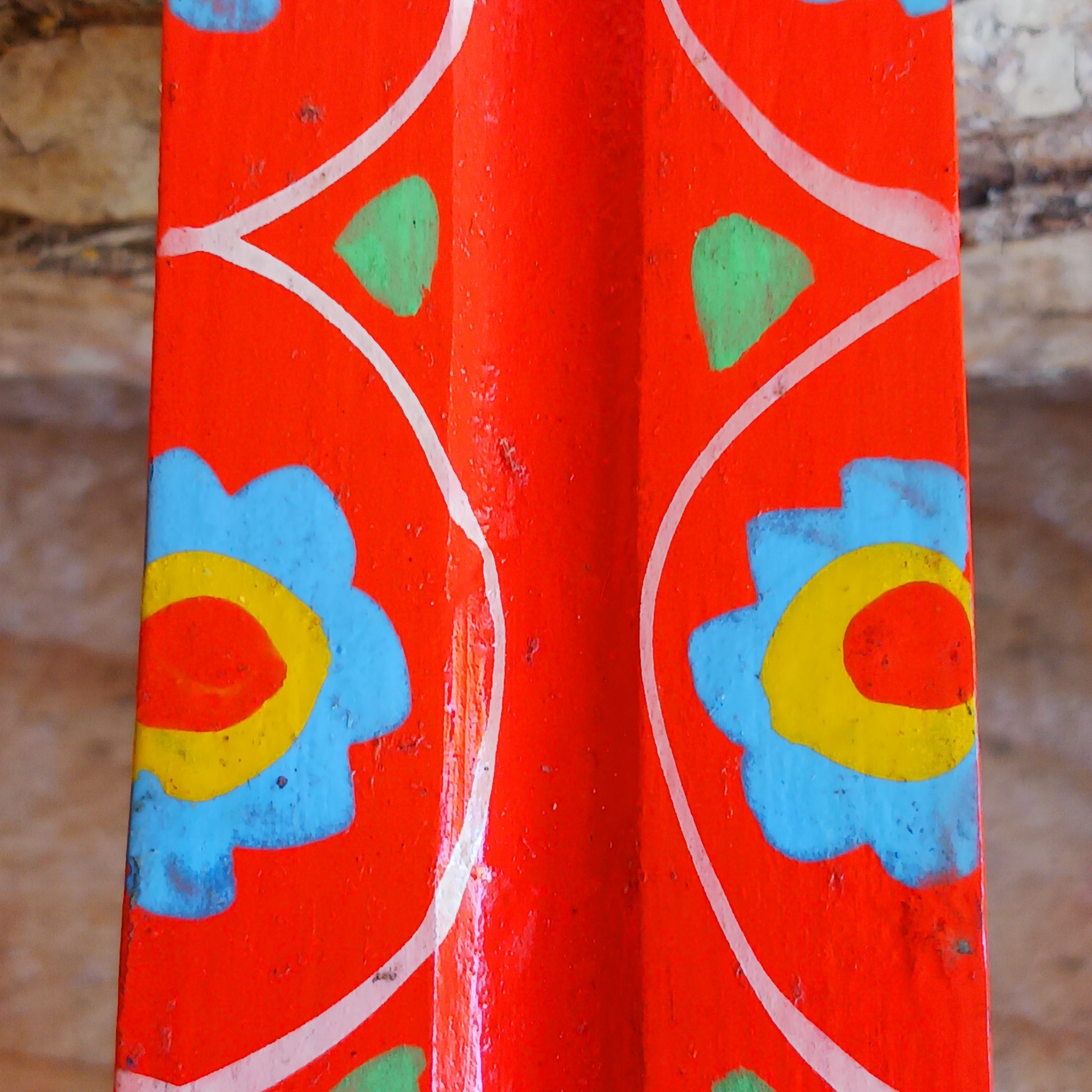 A classic shaped incense holder handmade from sustainable mango wood and hand painted in colourful Indian Truck Art designs. It has a single end incense stick holder at one end. A lovely ornamental piece of Indian décor and a nice gift item.